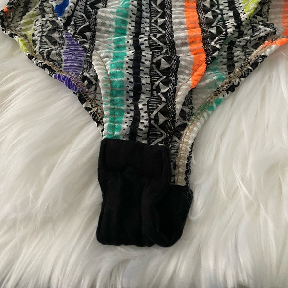 Women’s Patterned Body Suit - Picture 5 of 9